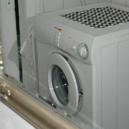 Free Garage,public Parking