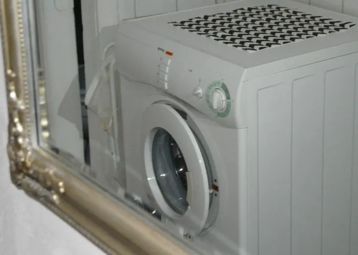 Free Garage,public Parking